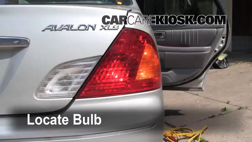 2000 Toyota Avalon XLS 3.0L V6 Éclairage Feux de marche arrière (remplacer une ampoule)